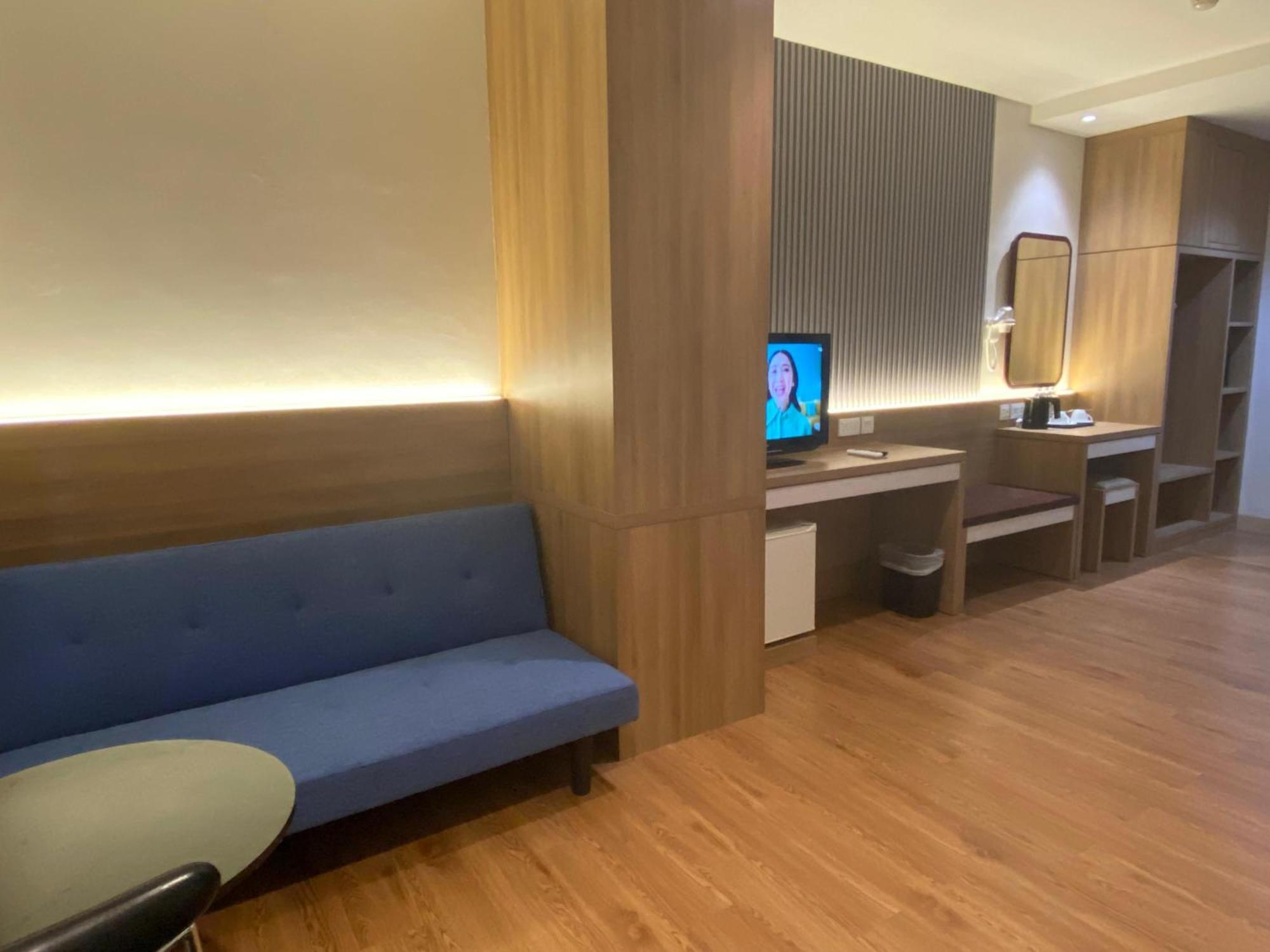Lovina Inn - Nagoya Batam Exterior photo